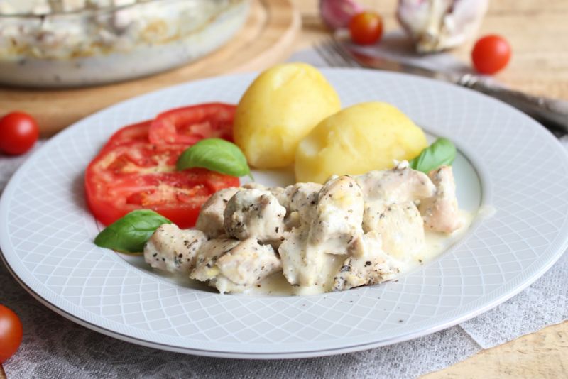 Kurczak zapiekany w sosie serowym Kurczak zapiekany w sosie serowym