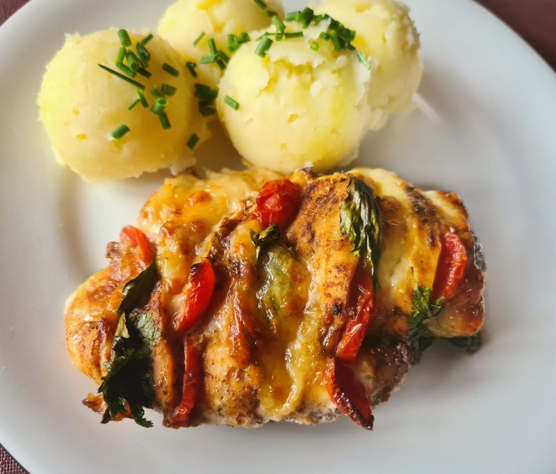 Kurczak zapiekany z mozarellą Kurczak zapiekany z mozarellą