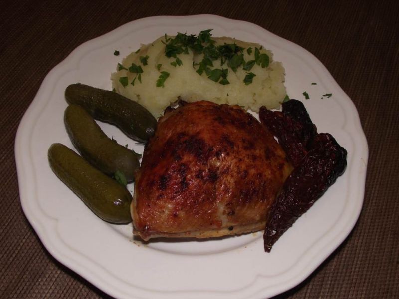 Kurczak ziołowo-paprykowy pieczony z pomidorami