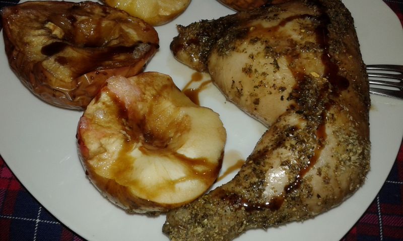 Kurczaki pieczone w soku jabłkowym Kurczaki pieczone w soku jabłkowym
