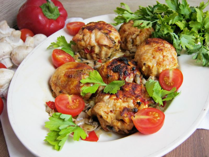 Kurczakowe kule z warzywami i serem