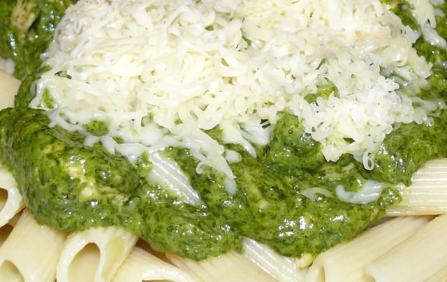 Kurczak/Penne w sosie szpinakowo-serowym