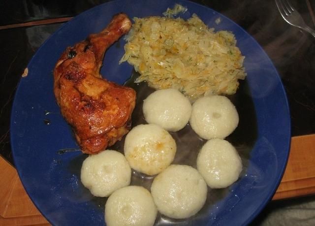 Kurcze pieczone z białymi kluskami