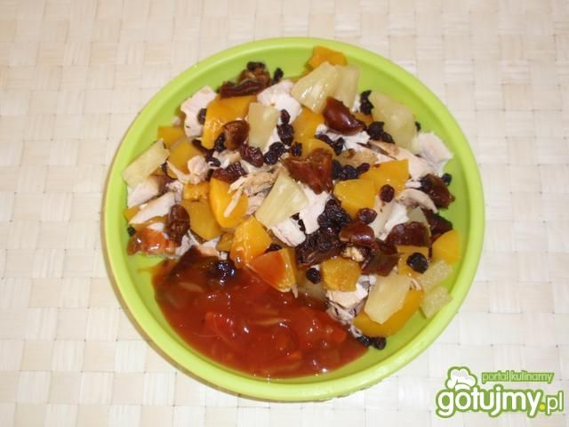 Kurczę z grilla z owocami i sosem Łowicz