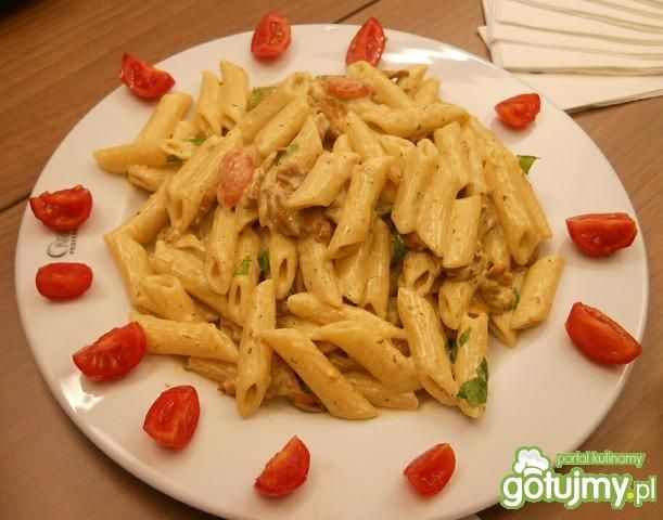 Kurki w śmietanie z rukolą i makaronem Kurki w śmietanie z rukolą i makaronem