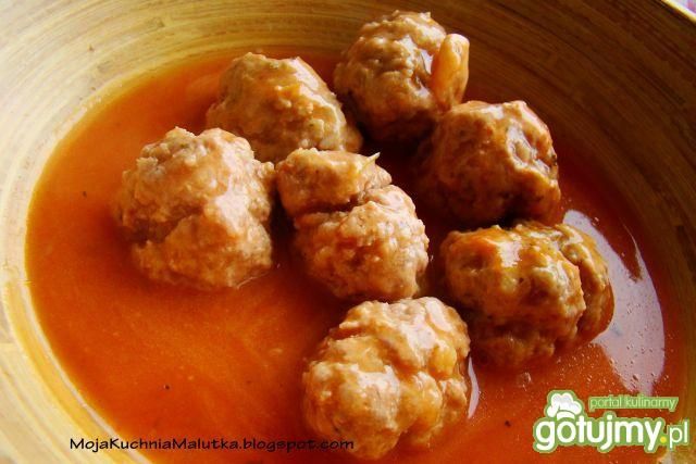 Kurkowe klopsiki w sosie pomidorowym 