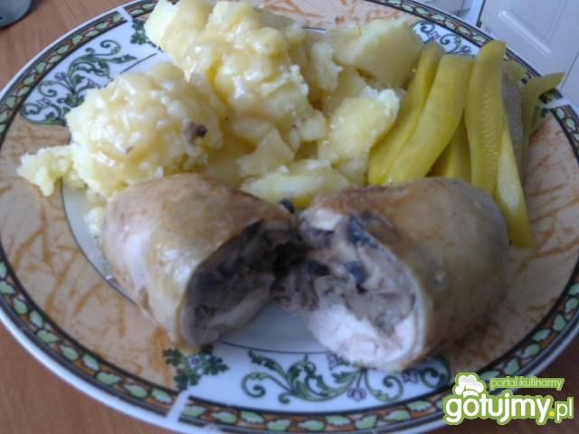 Kurze nóżki nadziewane pieczarkami Kurze nóżki nadziewane pieczarkami
