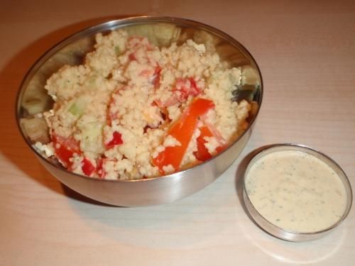 Kus kus z sosem ziołowo-paprykowym 