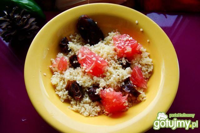 Kuskus na słodko z daktylami  Kuskus na słodko z daktylami