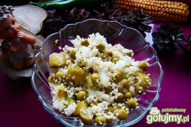 Kuskus z białkiem i groszkiem 