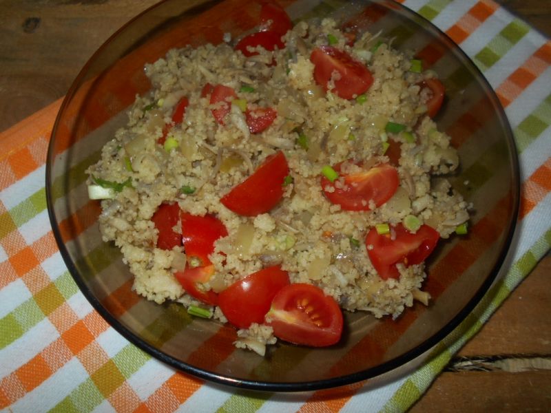 Kuskus z pieczarkami i cebulą Kuskus z pieczarkami i cebulą