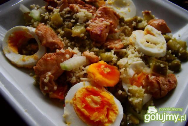 Kuskus z piersią kurczaka w papryce 