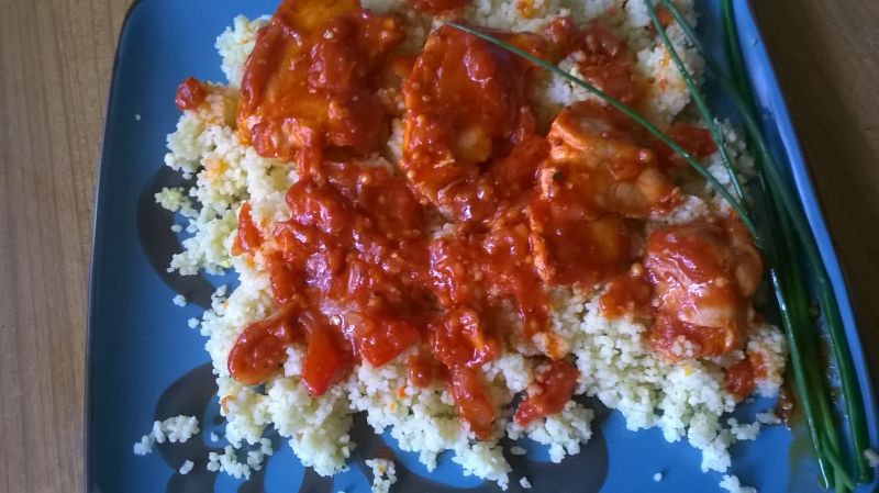 Kuskus z sosem pomidorowo - musztardowym