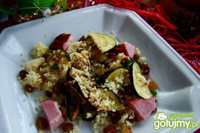 Kuskus z szynką i rodzynkami