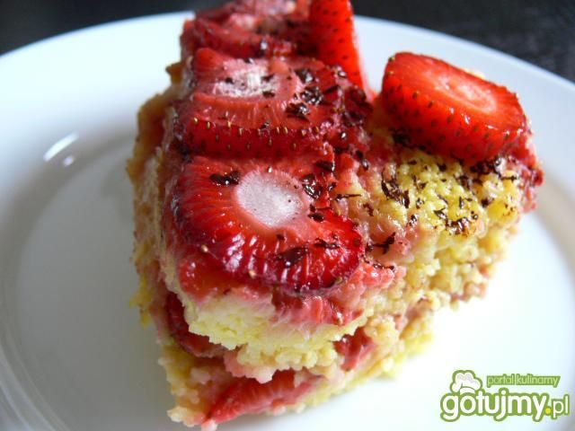 Kuskus zapiekany z truskawkami