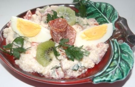 Kuskusowa sałatka z salami i resztą Kuskusowa sałatka z salami i resztą