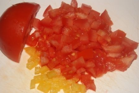 Kuskusowa sałatka z salami i resztą