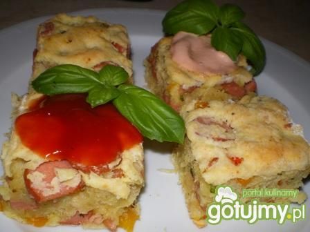 Kwadraty z parówkami, warzywami i serem Kwadraty z parówkami, warzywami i serem