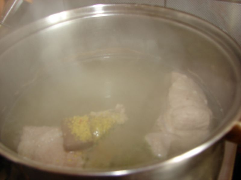 Kwaśna zupa na żeberkach