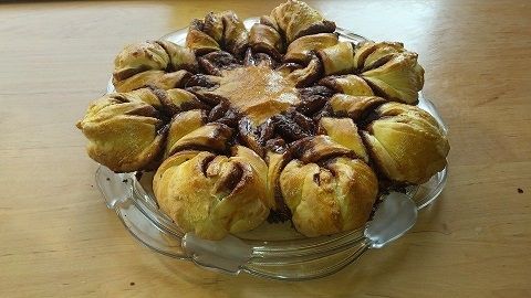 Kwiatek drożdżowy z nutellą