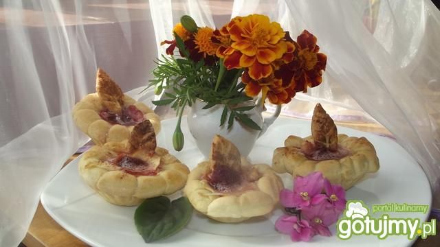 Kwiatki z rabatki z malinkami