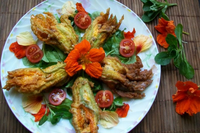 Kwiaty cukinii faszerowane ricottą  Kwiaty cukinii faszerowane ricottą