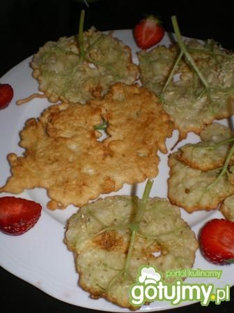 Kwiaty czarnego bzu w cieście naleśnikow