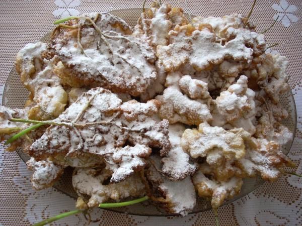 Kwiaty robini i bzu czarnego w cieście  Kwiaty robini i bzu czarnego w cieście