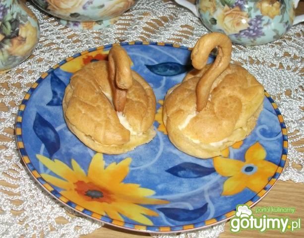 Łabędzie z jagodami