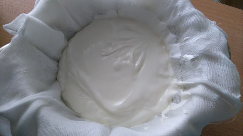 Labneh - serek z jogurtu greckiego