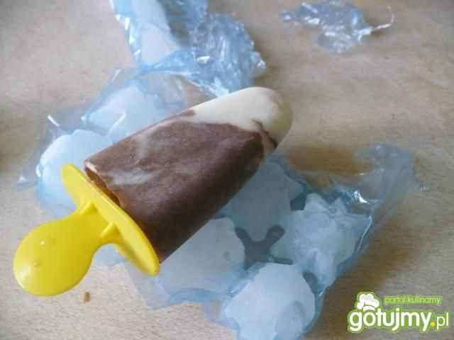 Łaciate lody mleczne