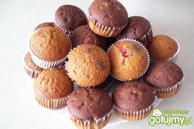 Łaciate muffinki z truskawką Łaciate muffinki z truskawką