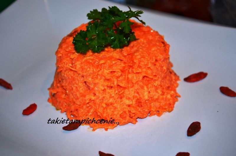 Łagodna surówka z marchwi i chrzanu  Łagodna surówka z marchwi i chrzanu