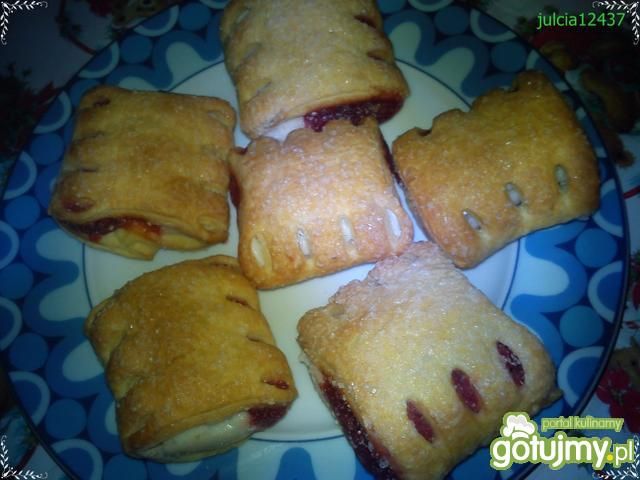 Łakotki z nadzieniem jogurtowo-wiśniowym