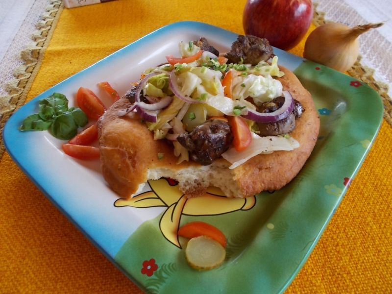 Langosze z wątróbką i warzywami.