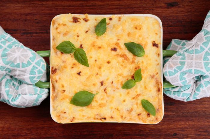 Lasagne z kurczakiem i warzywami pod żółtym serem Lasagne z kurczakiem i warzywami pod żółtym serem