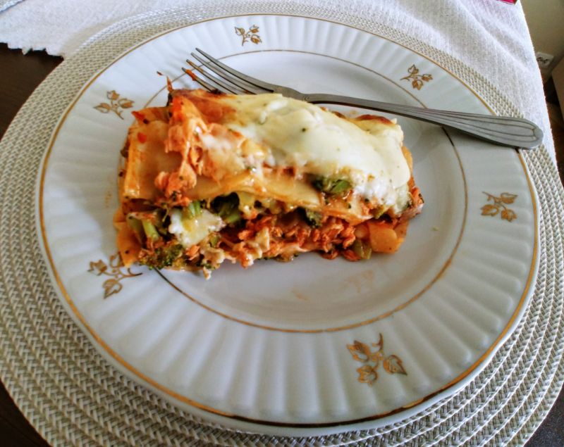 Lasagne z łososiem i brokułami