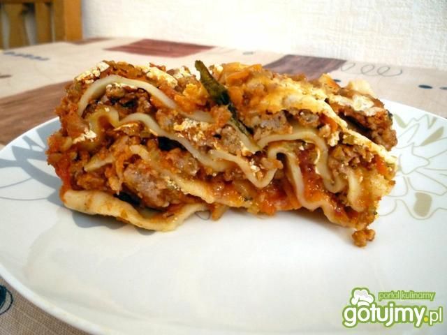 Lazania po bolońsku