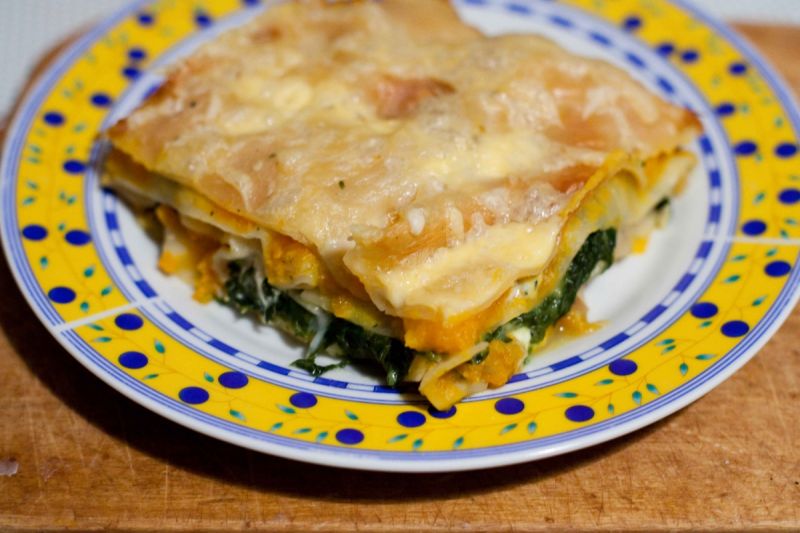 Lazania z dynią, szpinakiem i serem pleśniowym