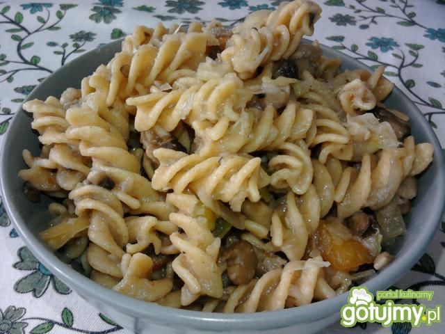 Łazanki wegetariańskie z pieczarkami