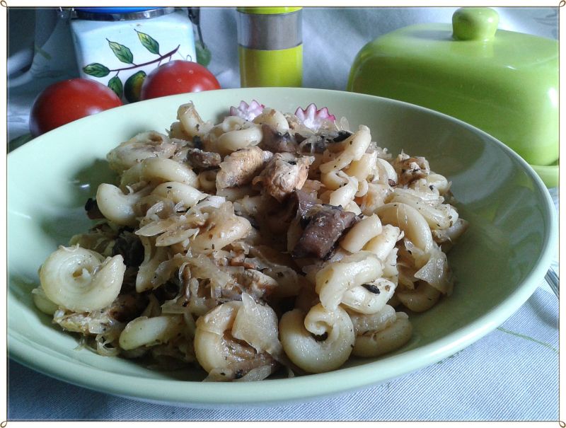 Łazanki z grillowanym kurczakiem i pieczarkami 