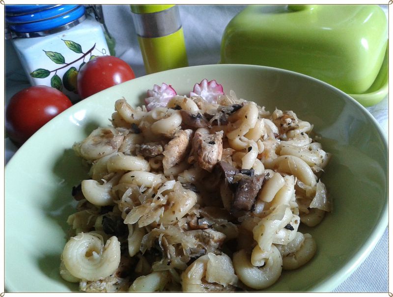 Łazanki z grillowanym kurczakiem i pieczarkami 