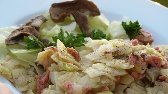 Łazanki z kapustą, grzybami i mięsem