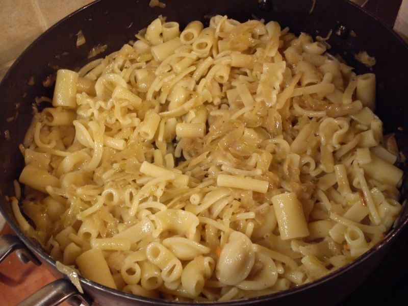 Łazanki z kapustą i cebulą 