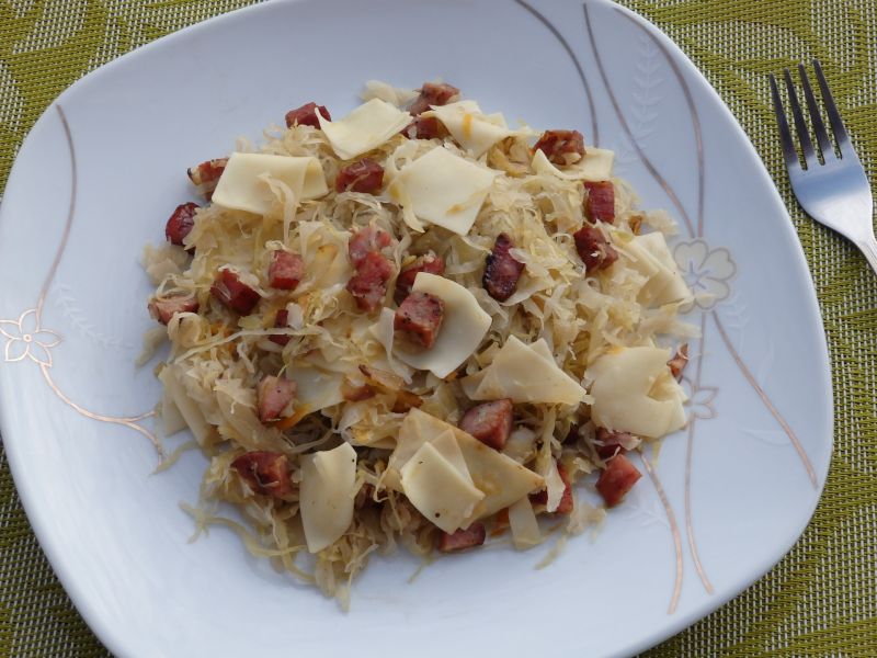 Łazanki z kapustą i kiełbasą