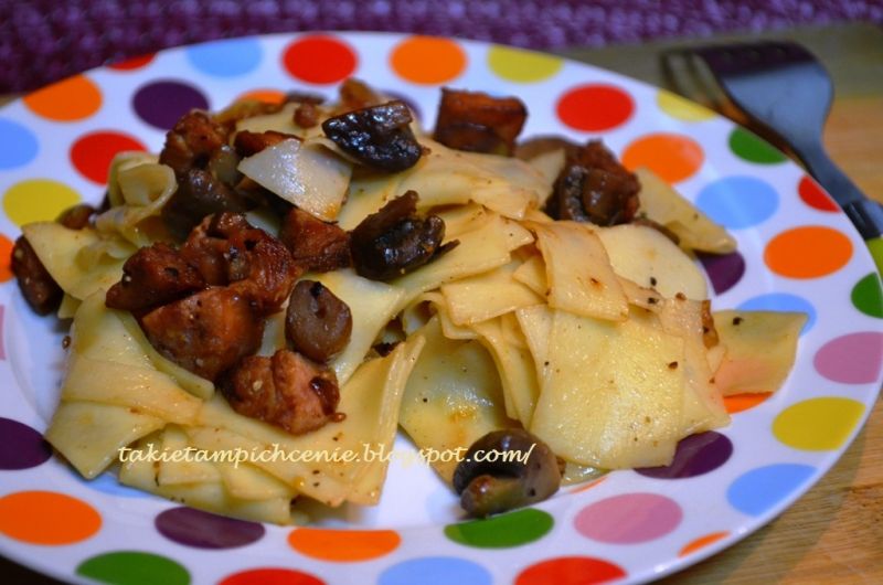 Łazanki z pieczarkami i kiełbasą  Łazanki z pieczarkami i kiełbasą