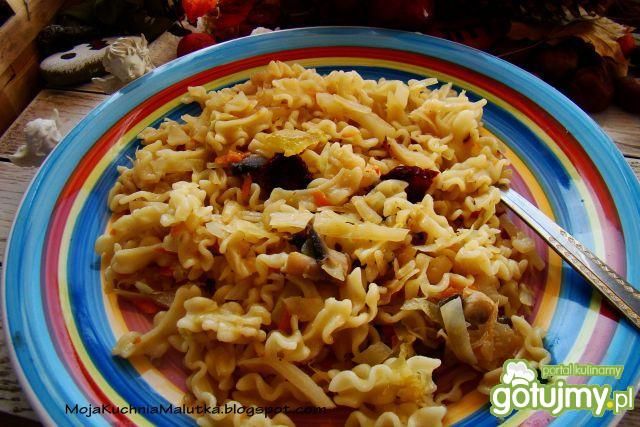 łazanki z pieczarkami i pomidorami 