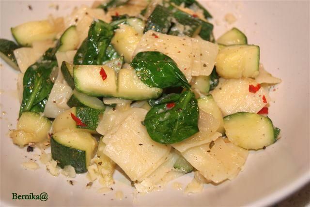 Łazanki ze szpinakiem i cukinią