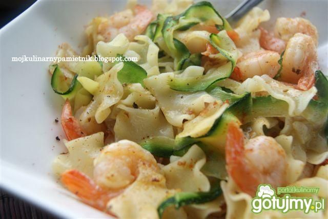Łazankowy makaron z krewetkami i cukinią Łazankowy makaron z krewetkami i cukinią