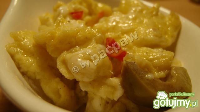 Lazurowa jajecznica z oliwkami